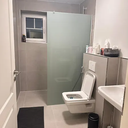 Gaestezimmer Mit Duschbad Und Stellplatz 民宿 盖斯特哈赫特